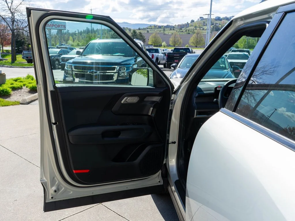 New 2027 Ivory Silver Kia S image 18