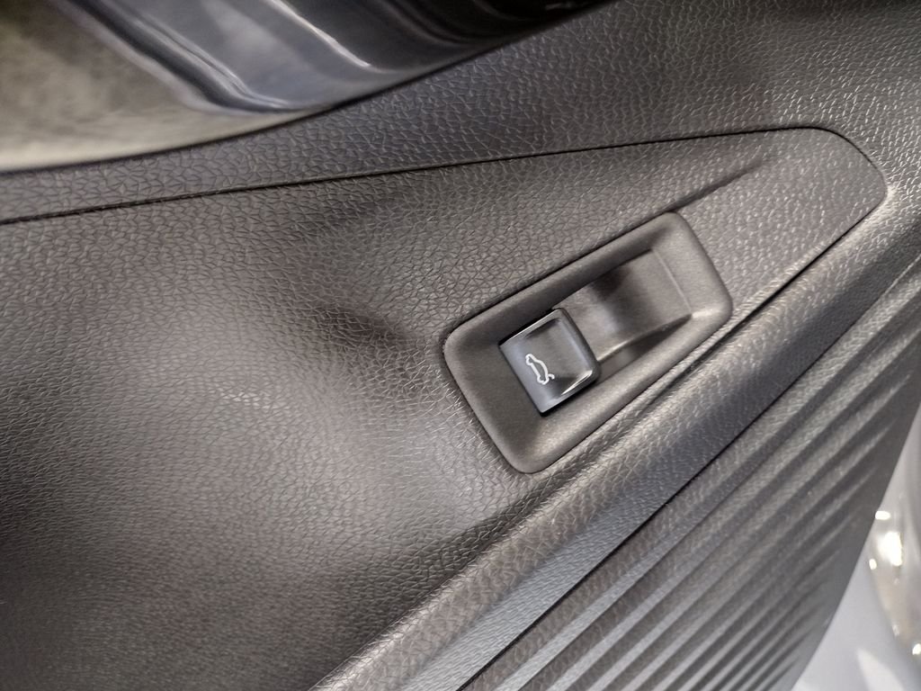 Used 2023 Black Volkswagen Pro S image 18