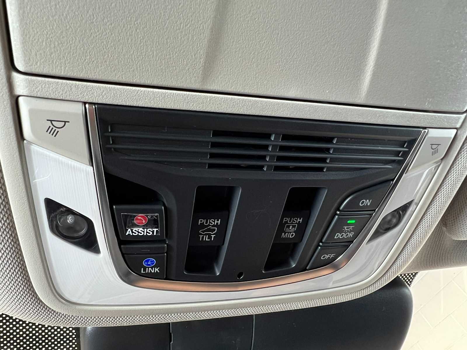 New 2026 Solar Silver Metallic Acura w/Advance Package image 19