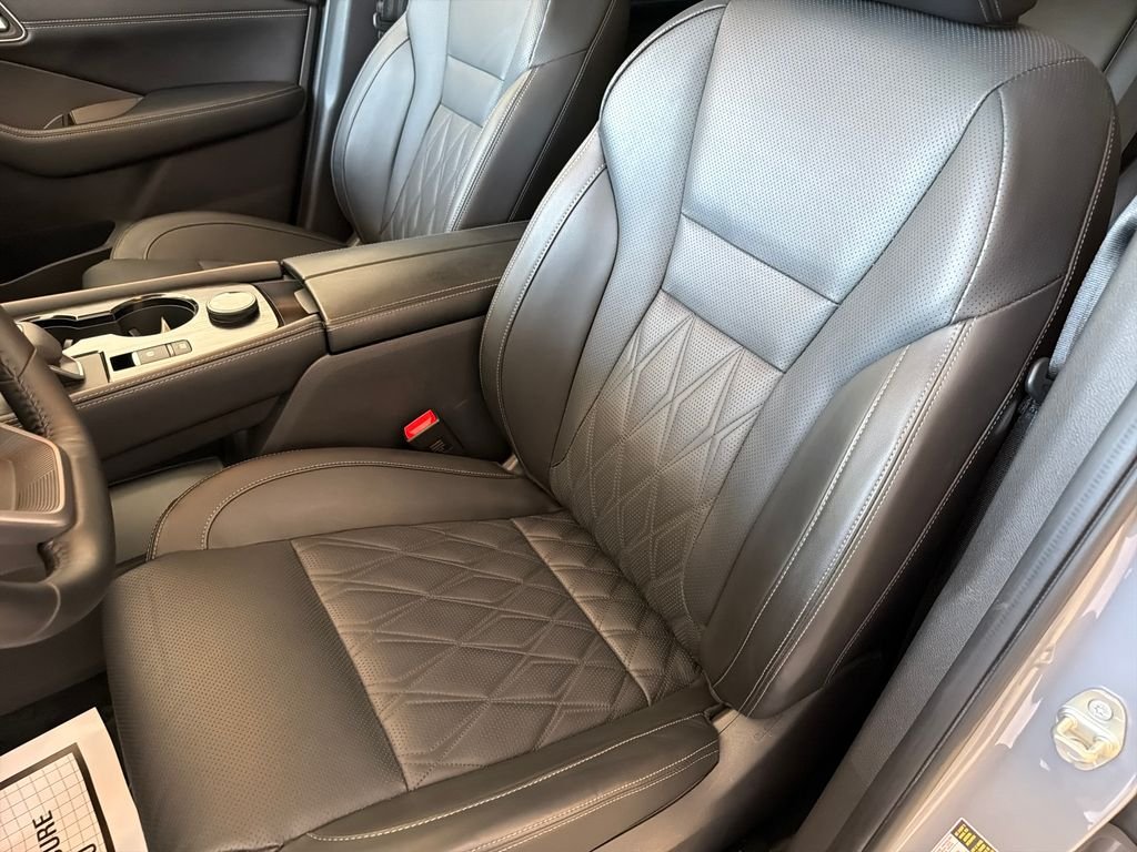 Used 2025 Gray Nissan Platinum image 17