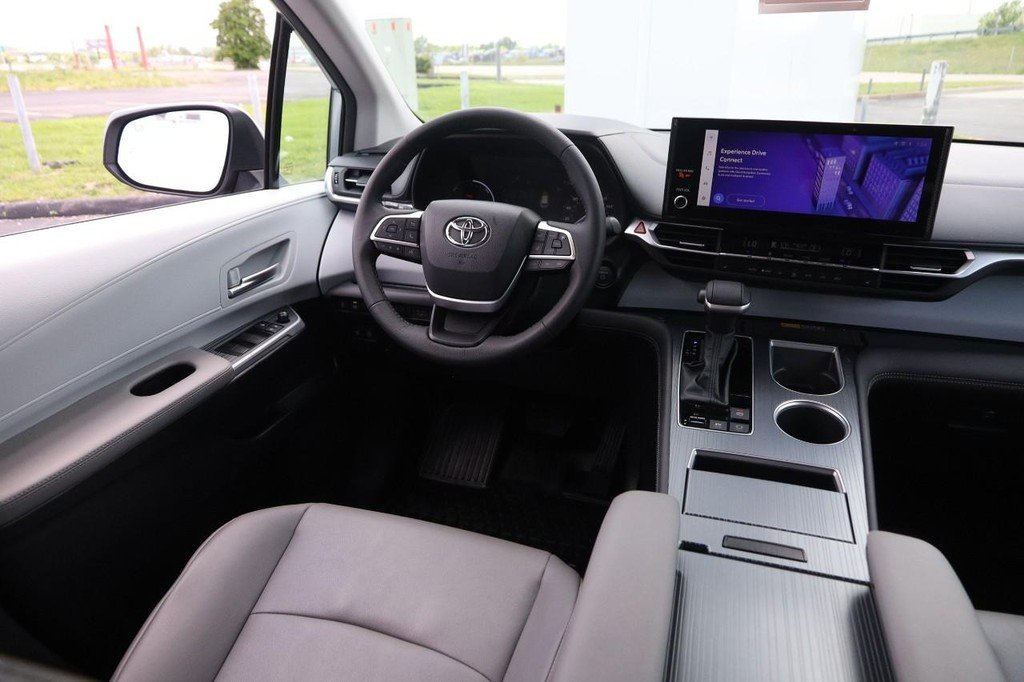 Certified Used 2025 Celestial Silver Metallic Toyota XLE FWD 8-Passenger (Natl) image 24