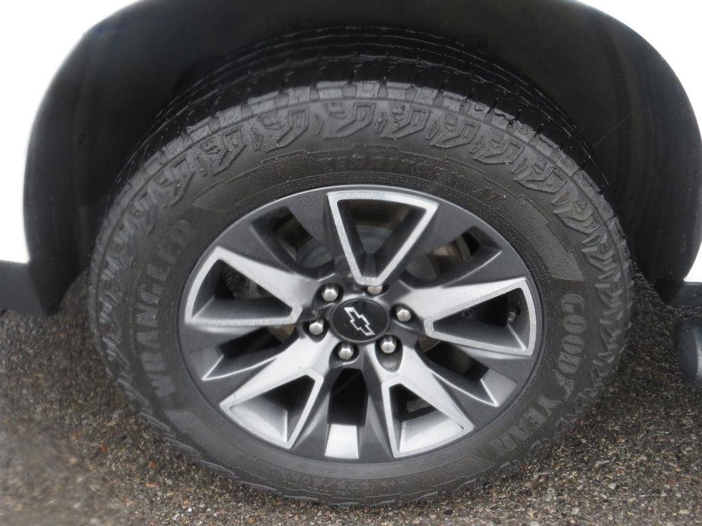 Used 2024 Summit White Chevrolet Z71 image 12