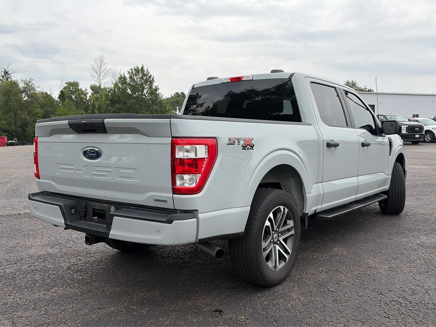 Used 2023 Avalanche Gray Ford XL image 9