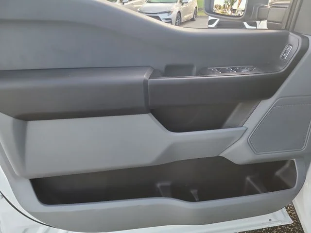 Used 2025 White Ford XL image 17