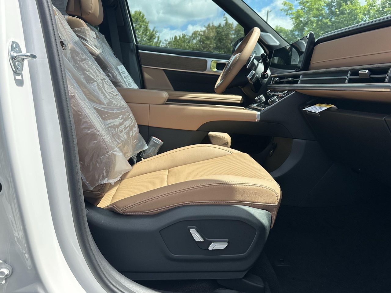 New 2026 Serenity White Hyundai Limited 6P image 13