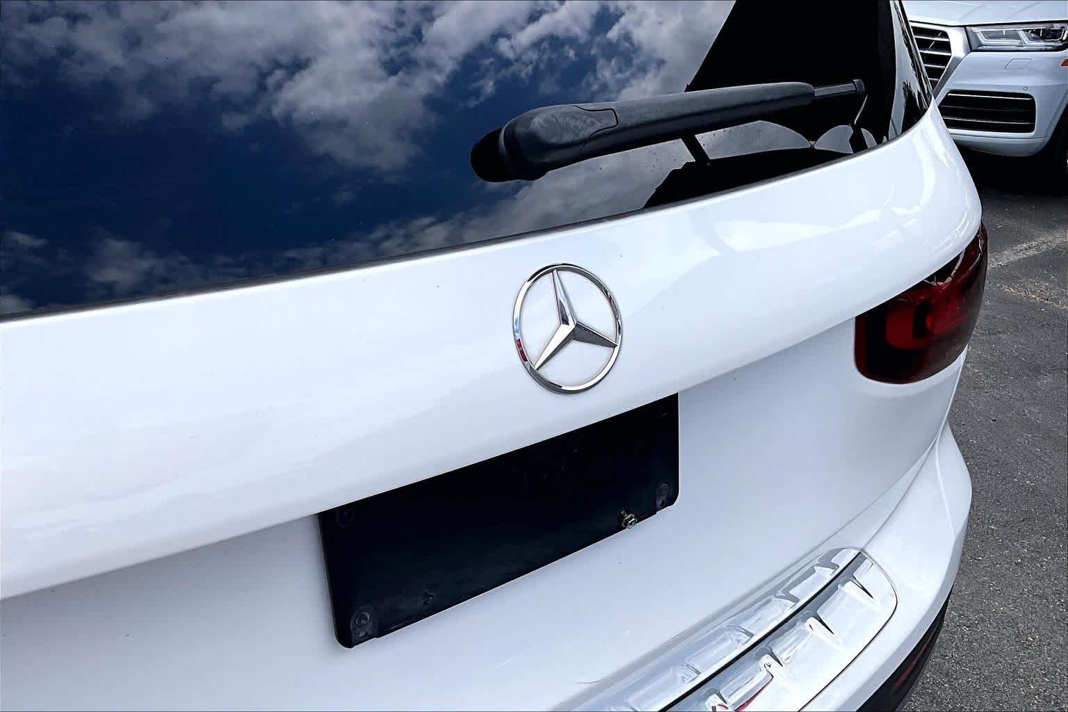 Used 2022 Polar White Mercedes-Benz GLB 250 image 31