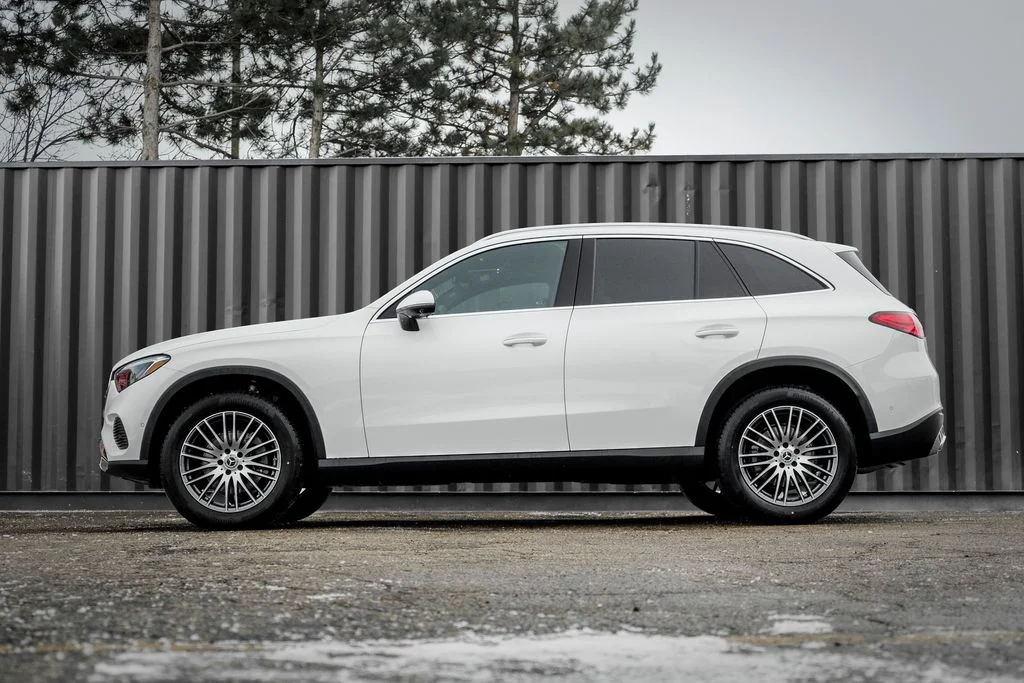 New 2026 Polar White Mercedes-Benz GLC 300 image 3