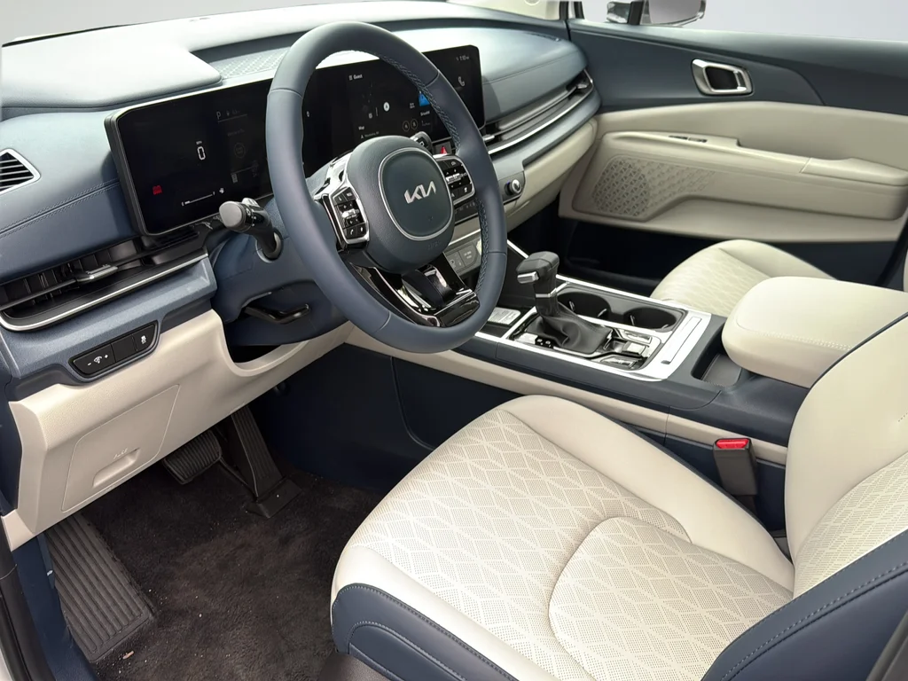 New 2026 Snow White Pearl Kia EX image 16