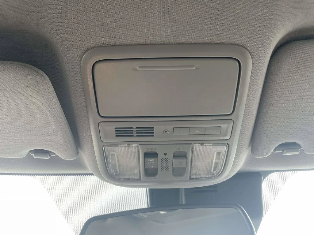 Used 2017  Honda Touring image 29