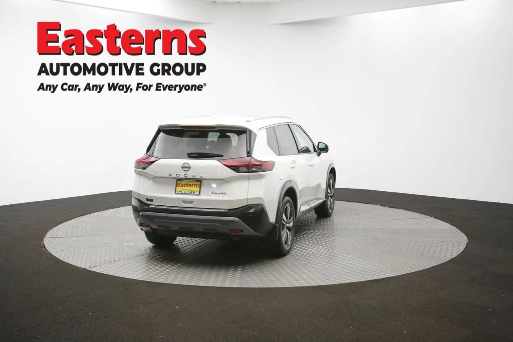 Used 2022 White Nissan SL image 40