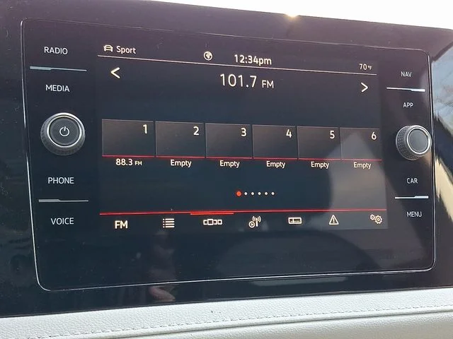 2025 Volkswagen Taos SEL - Photo 12