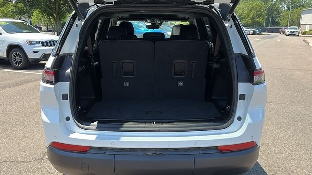 Used 2023 White Jeep Altitude image 26