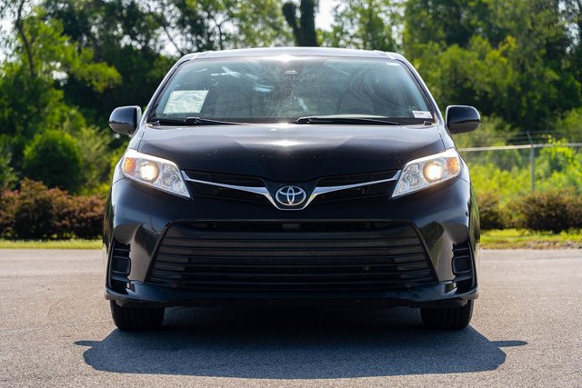2019 Toyota Sienna LE