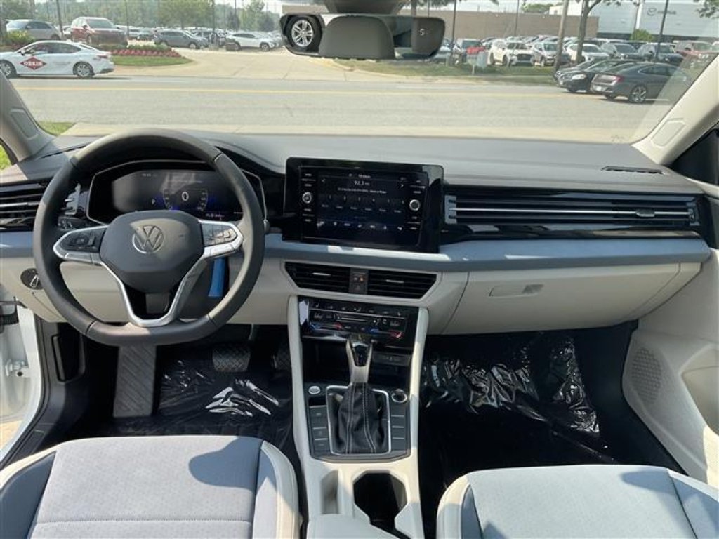 2025 Volkswagen Jetta SE - Photo 7