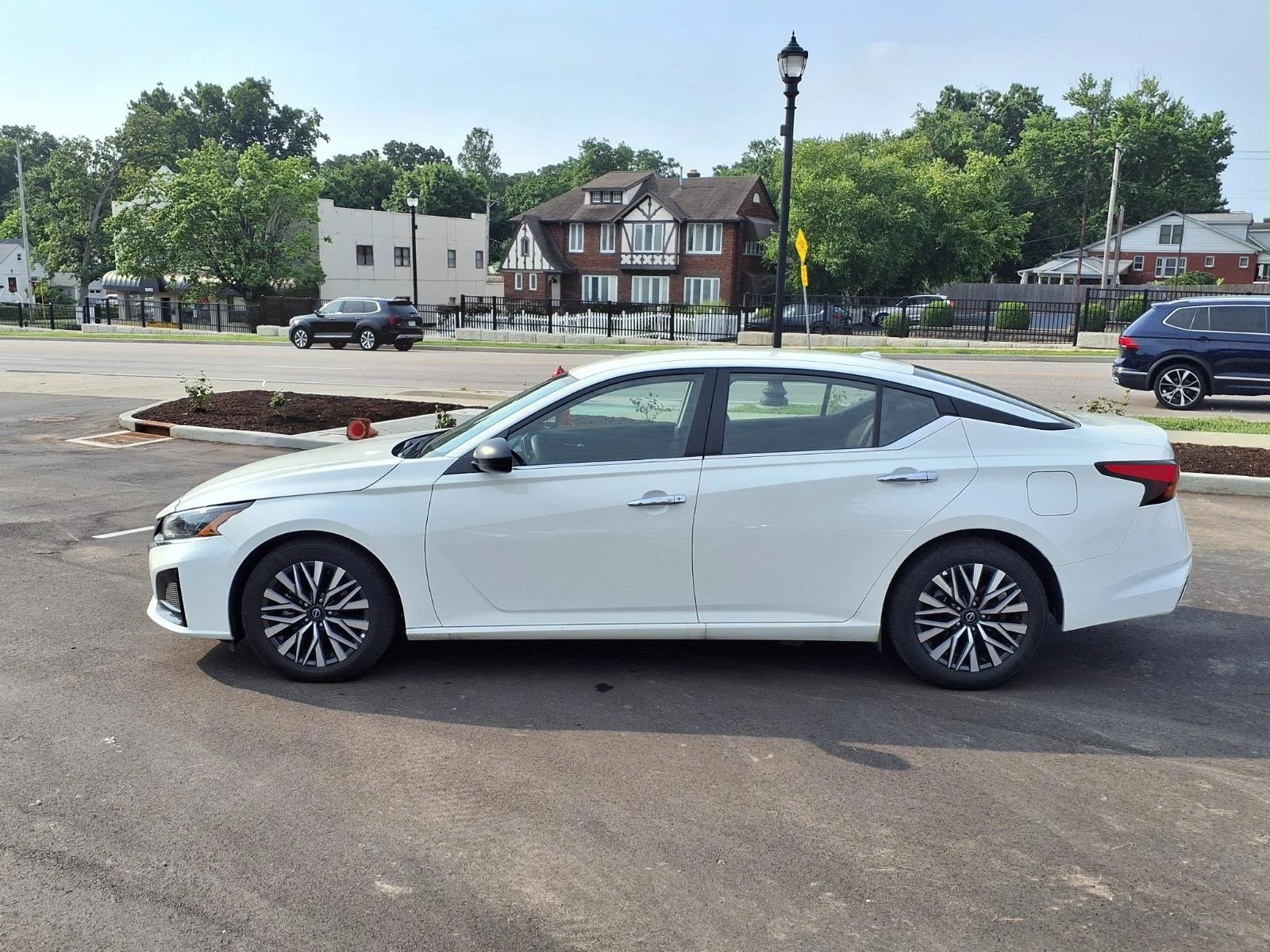 Used 2025 Glacier White Nissan SV image 26