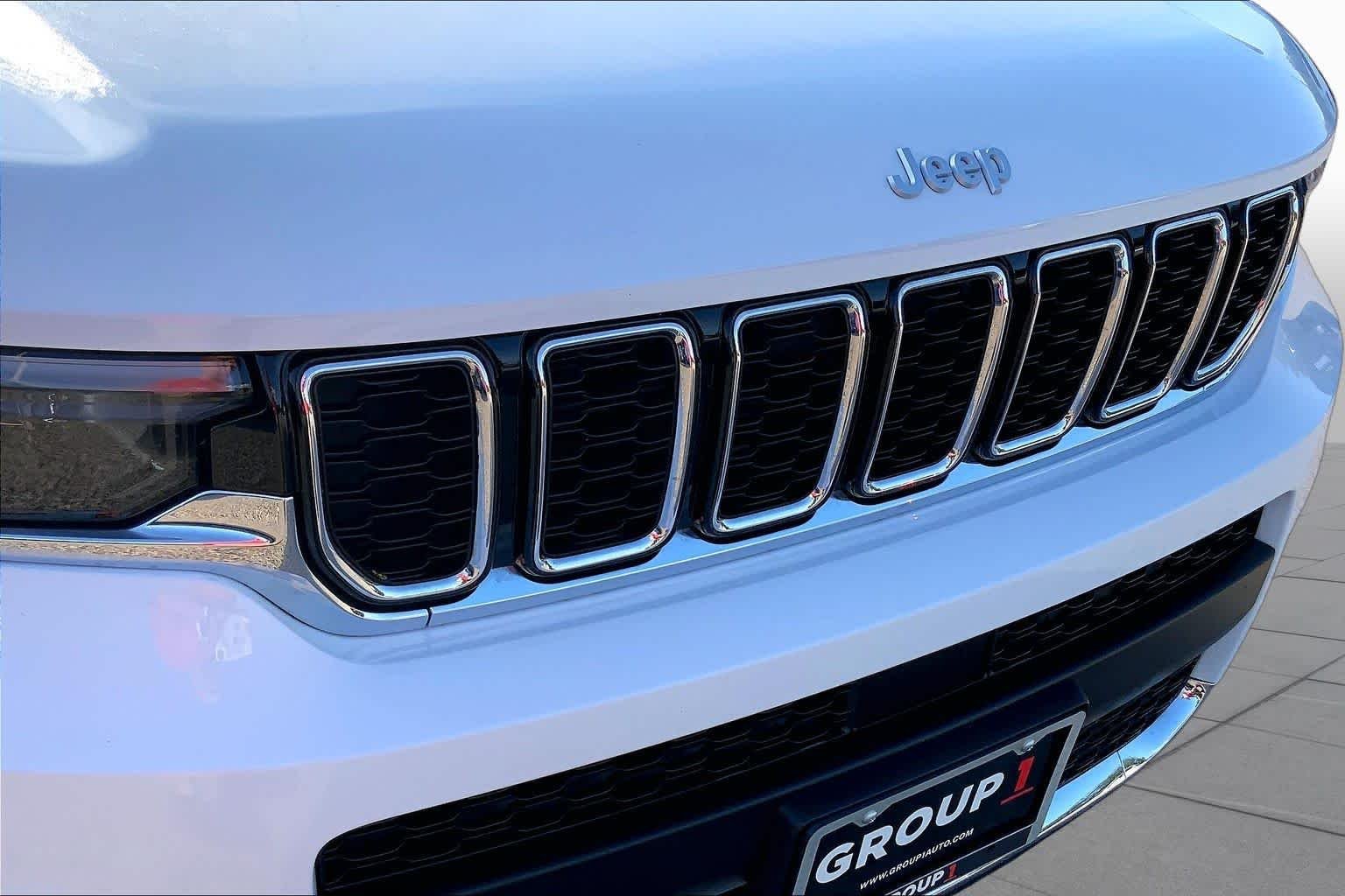 Used 2025 Bright White Clearcoat Jeep Limited image 29