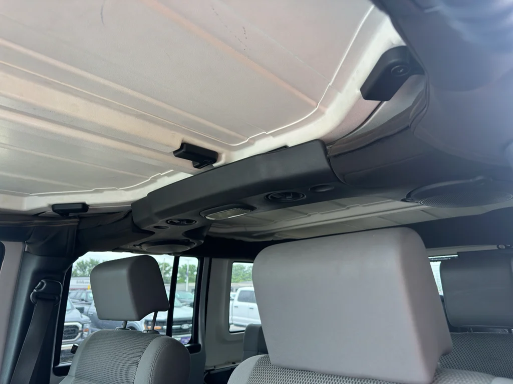 Used 2007 Bright Silver Metallic Clearcoat/Black Soft Top Jeep Sahara image 20