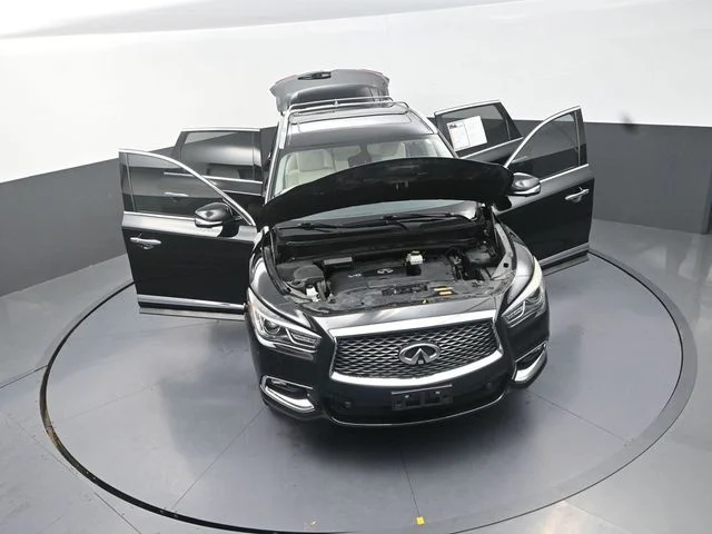 Used 2019 Black INFINITI LUXE image 32