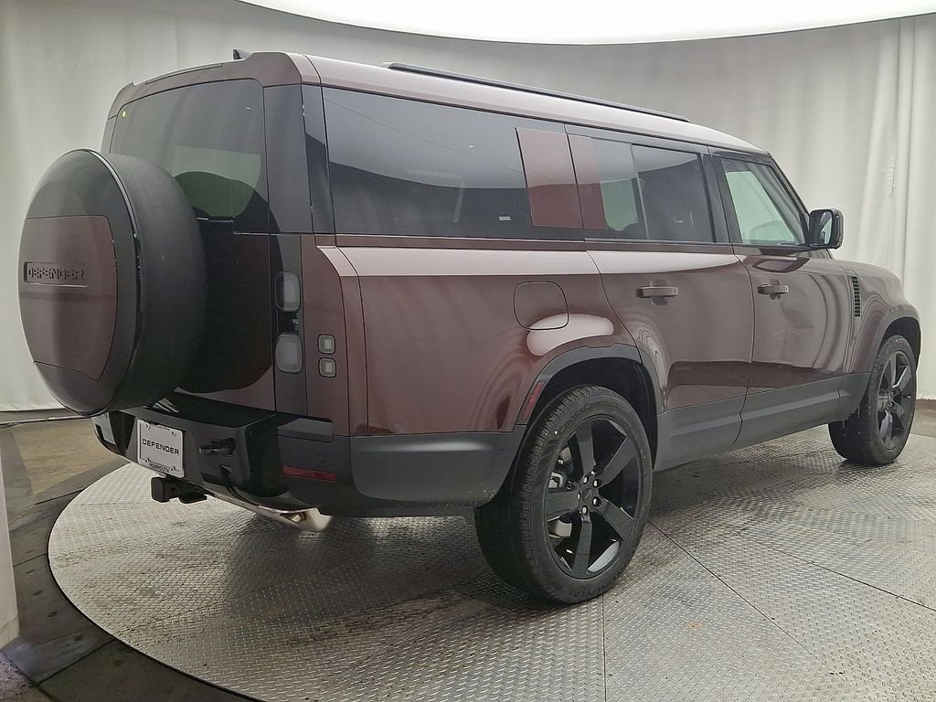New 2026 Sedona Red Land Rover S image 3