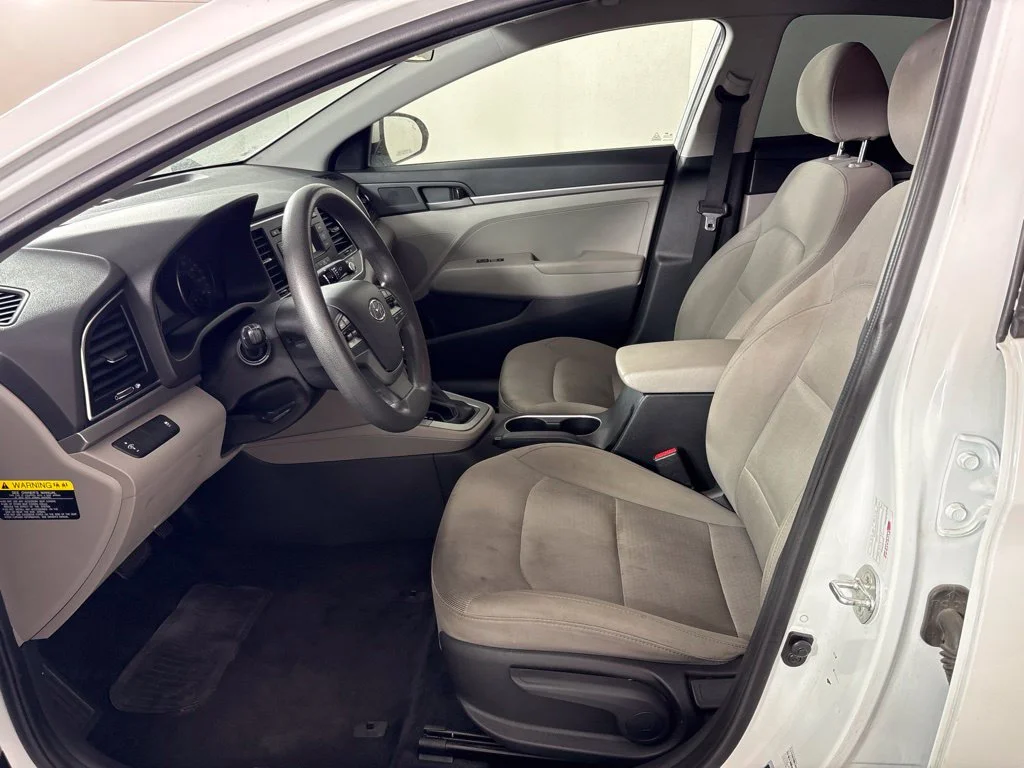 Used 2017 White Hyundai SE image 22