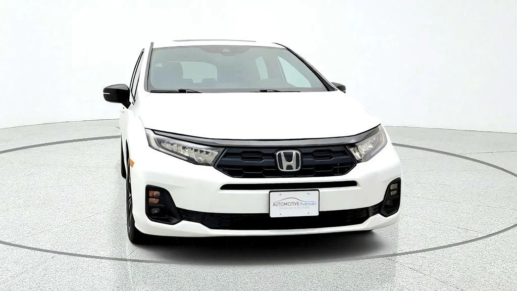 Used 2025 Platinum White Pearl Honda Sport-L Automatic image 2