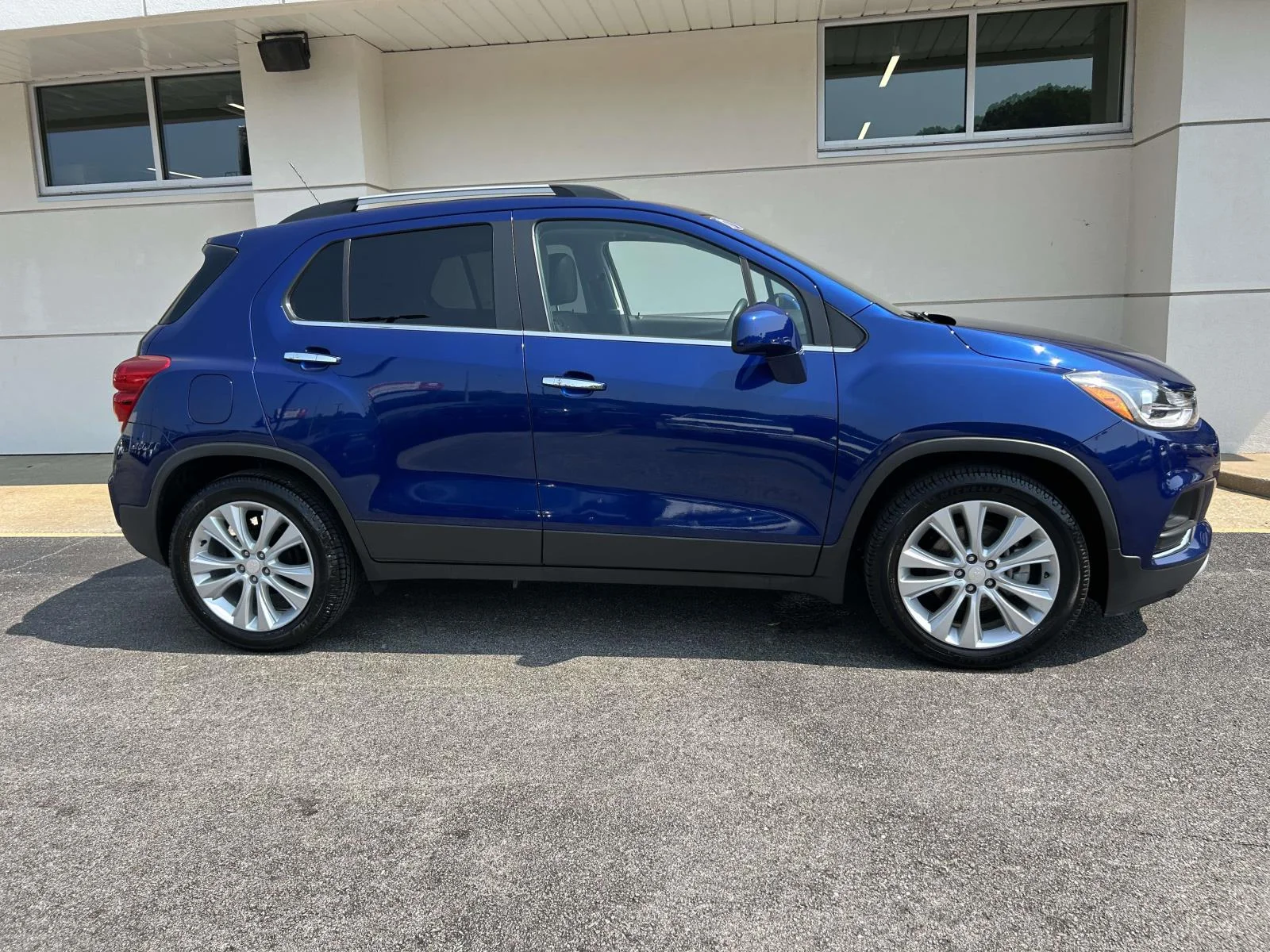 Used 2017 Blue Chevrolet FWD 4dr Premier image 2