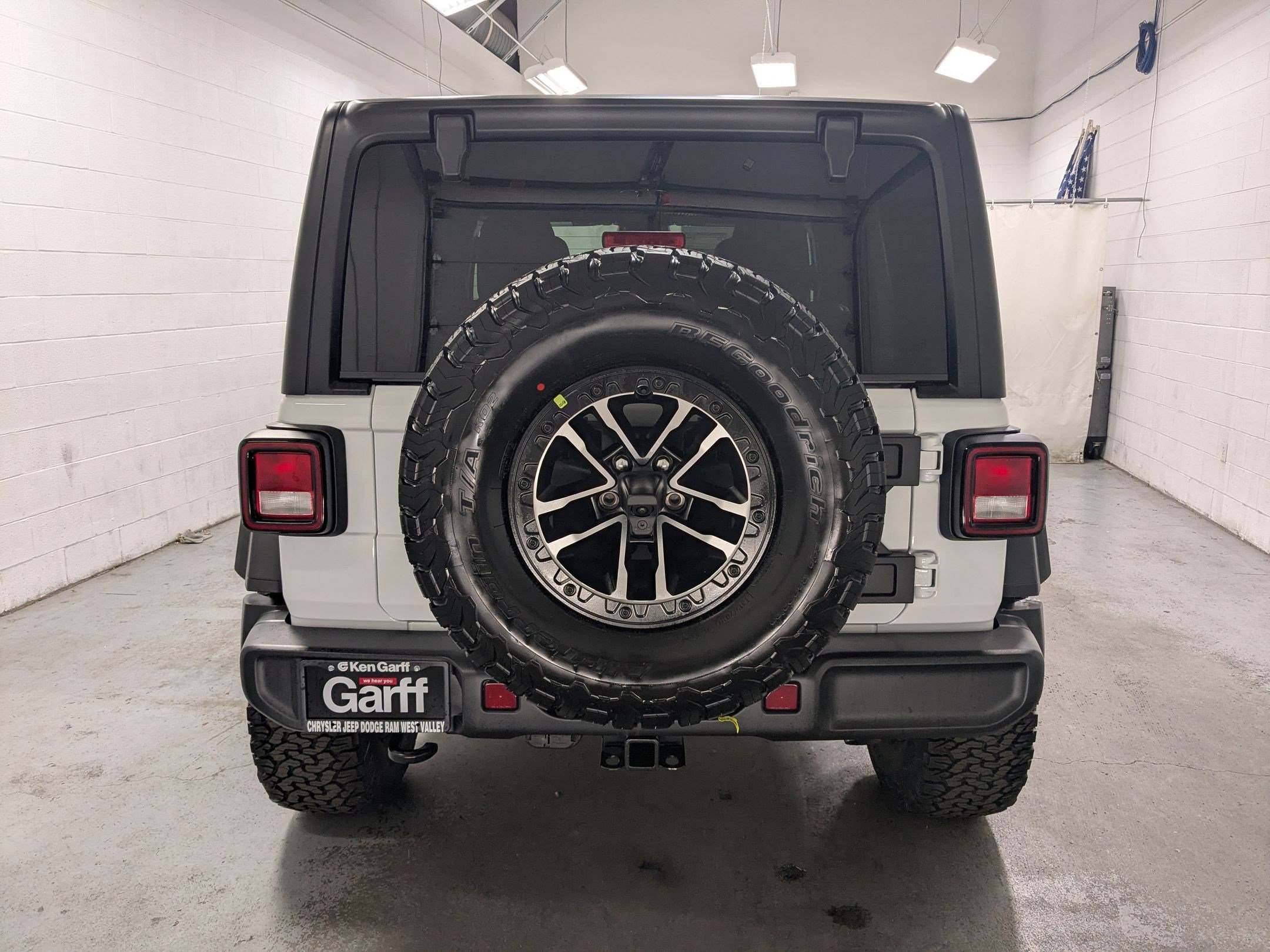 New 2026 Bright White Clear-Coat Exterior Paint Jeep Willys image 5
