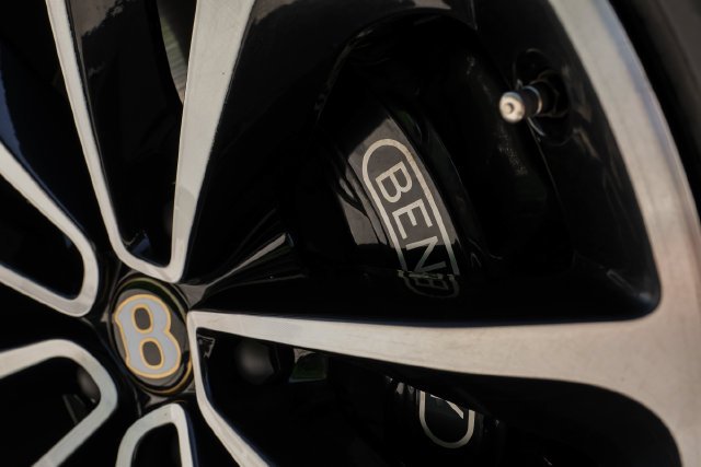 Used 2019 Black Crystal over Cricket Ball Bentley V8 image 87