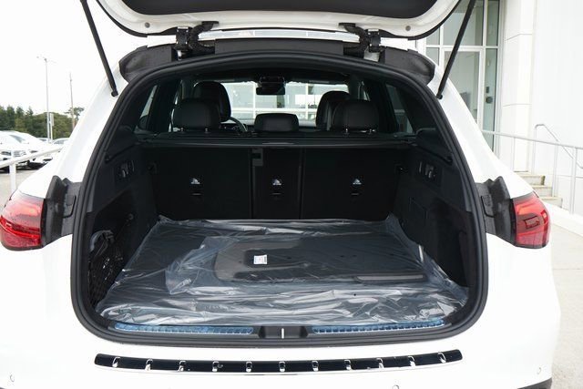 New 2026 Polar White Mercedes-Benz GLC 300 image 40