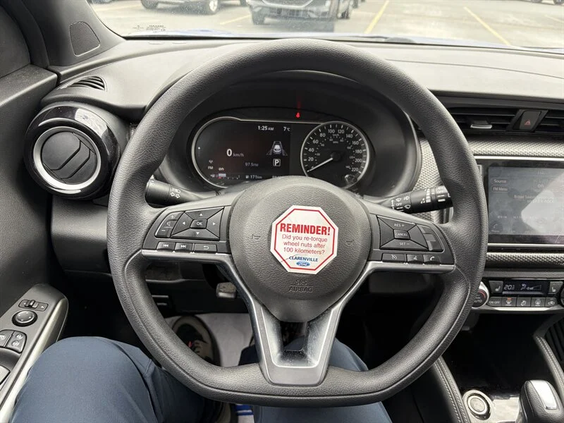Used 2020 Blue Nissan SV image 11