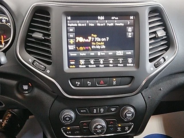 Used 2023 Black Jeep Altitude image 7