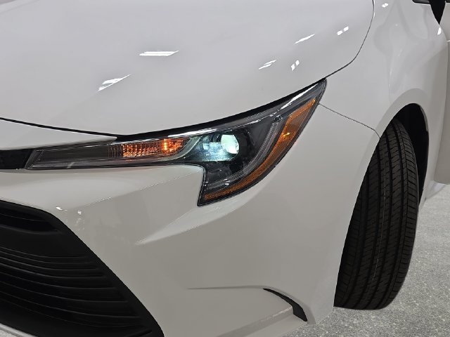 Certified Used 2025 White Toyota LE image 27
