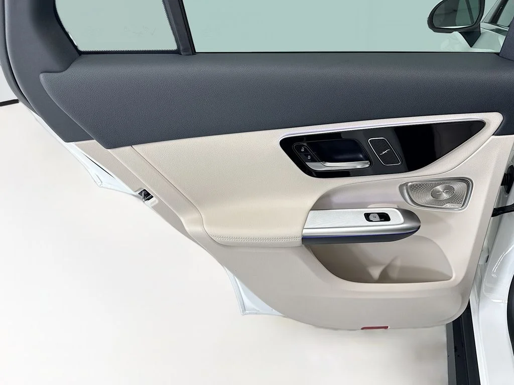 New 2026 White Mercedes-Benz GLC 300 image 25