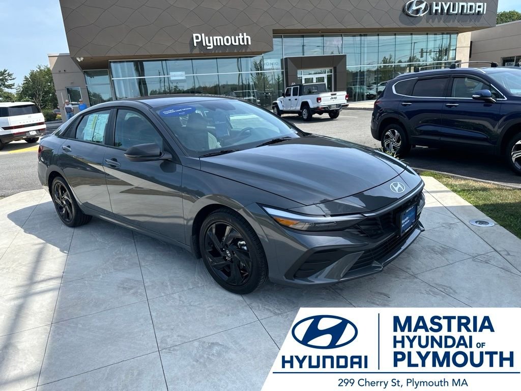 Used 2026 Gray Hyundai SEL Sport image 1