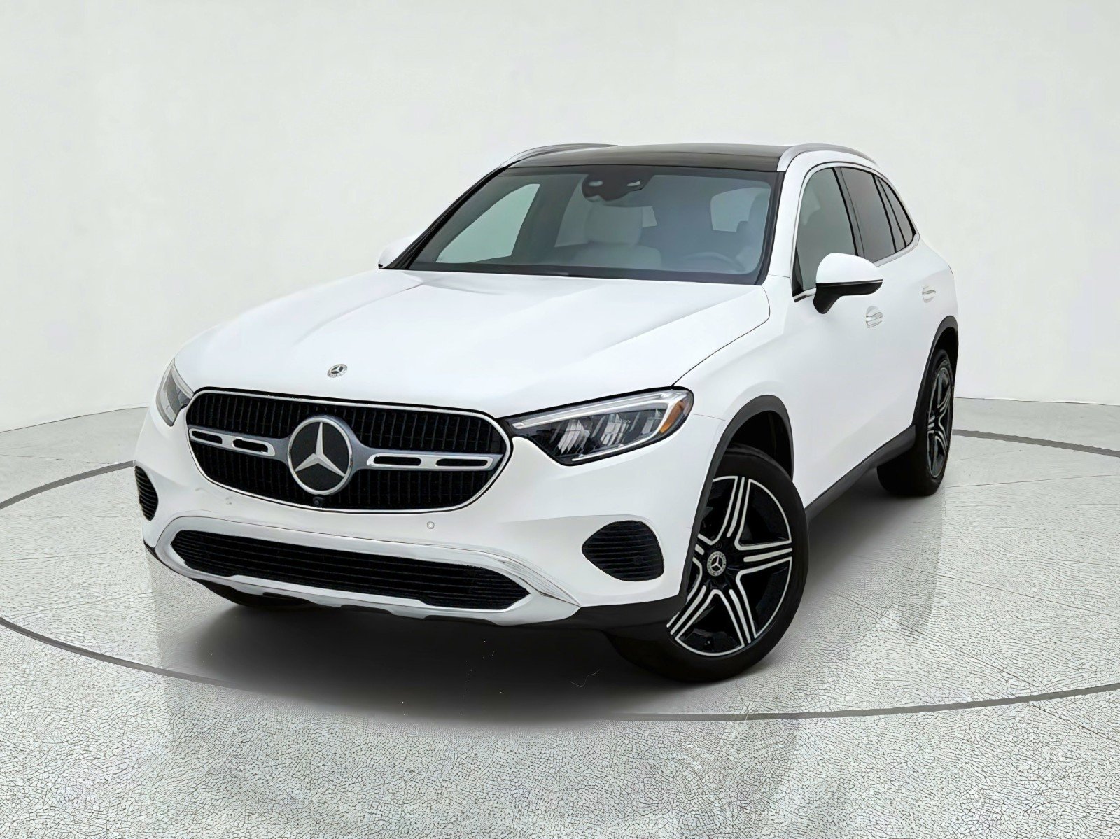 Certified Used 2026 Polar White Mercedes-Benz GLC 300 image 2