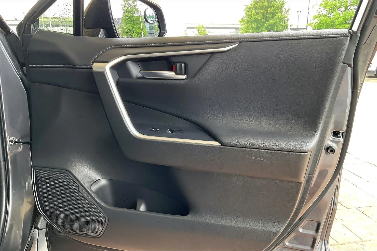 Used 2020 Magnetic Gray Metallic Toyota Hybrid Limited image 21