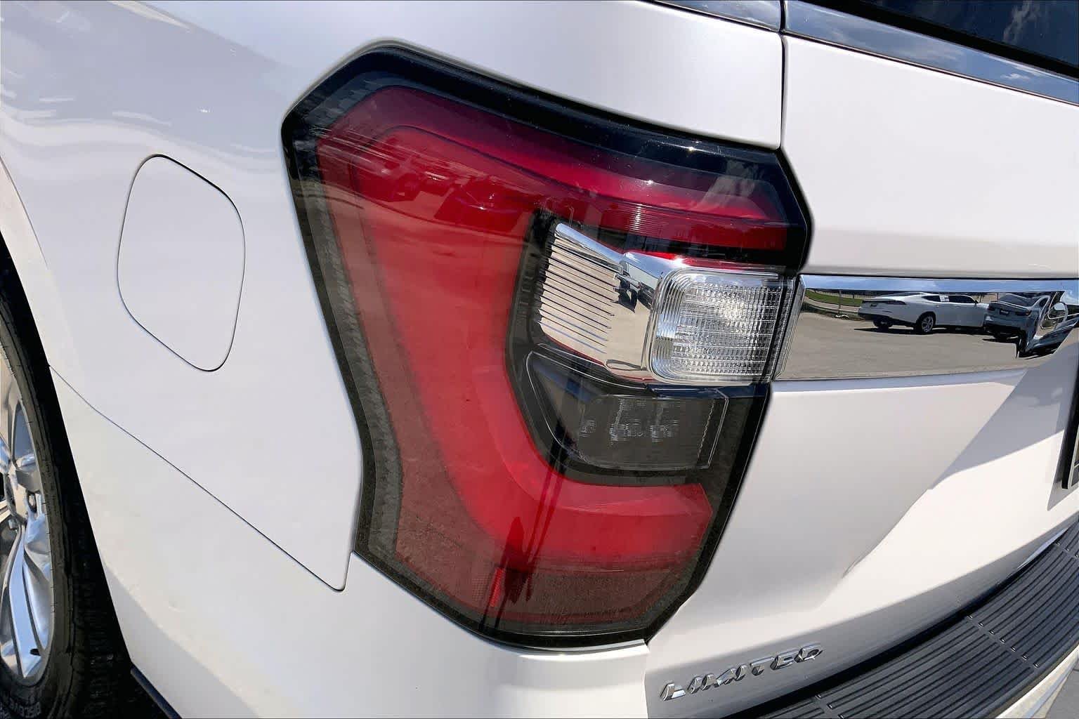 Used 2019 White Platinum Metallic Tri-Coat Ford Limited image 27