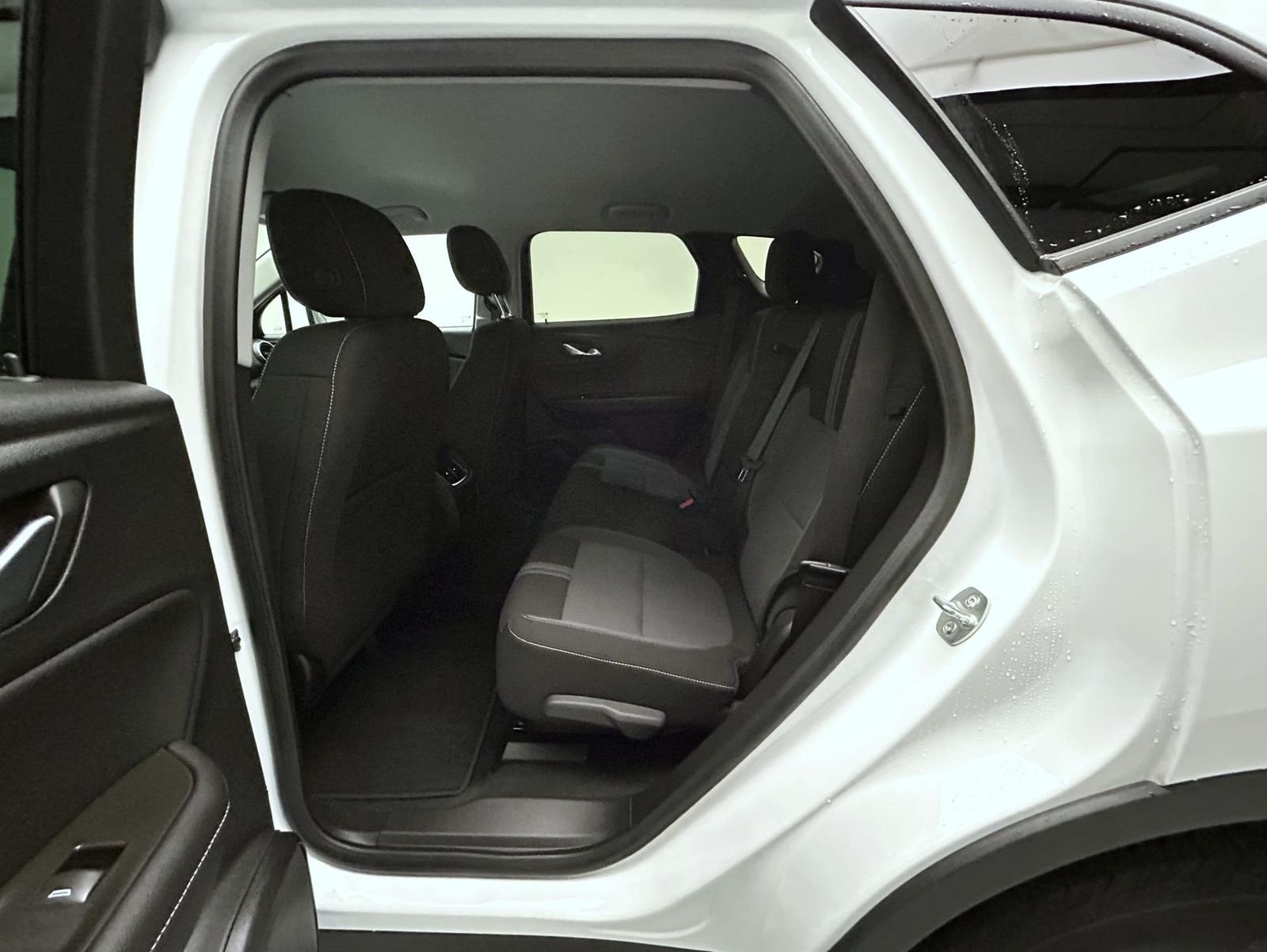 Used 2025 White Chevrolet LT image 19