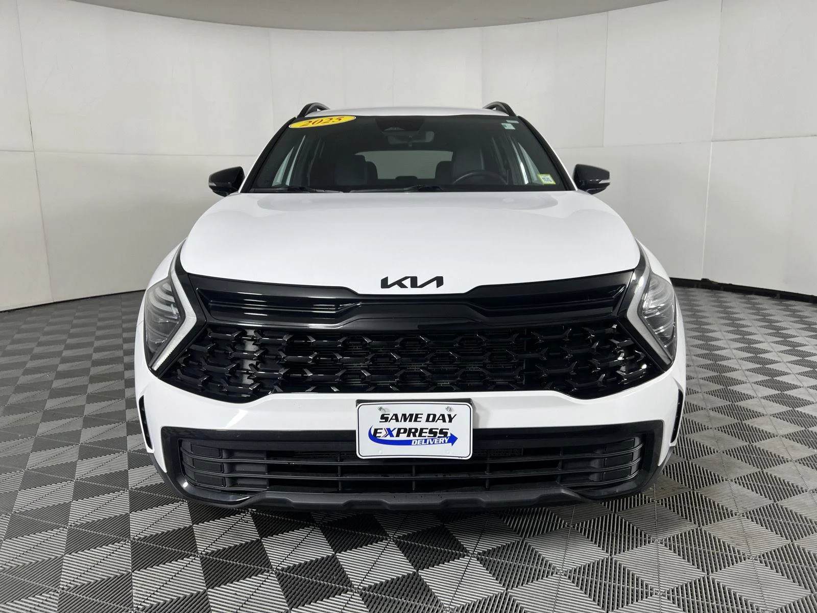 Used 2025 Glacial White Pearl Kia X-Line image 3