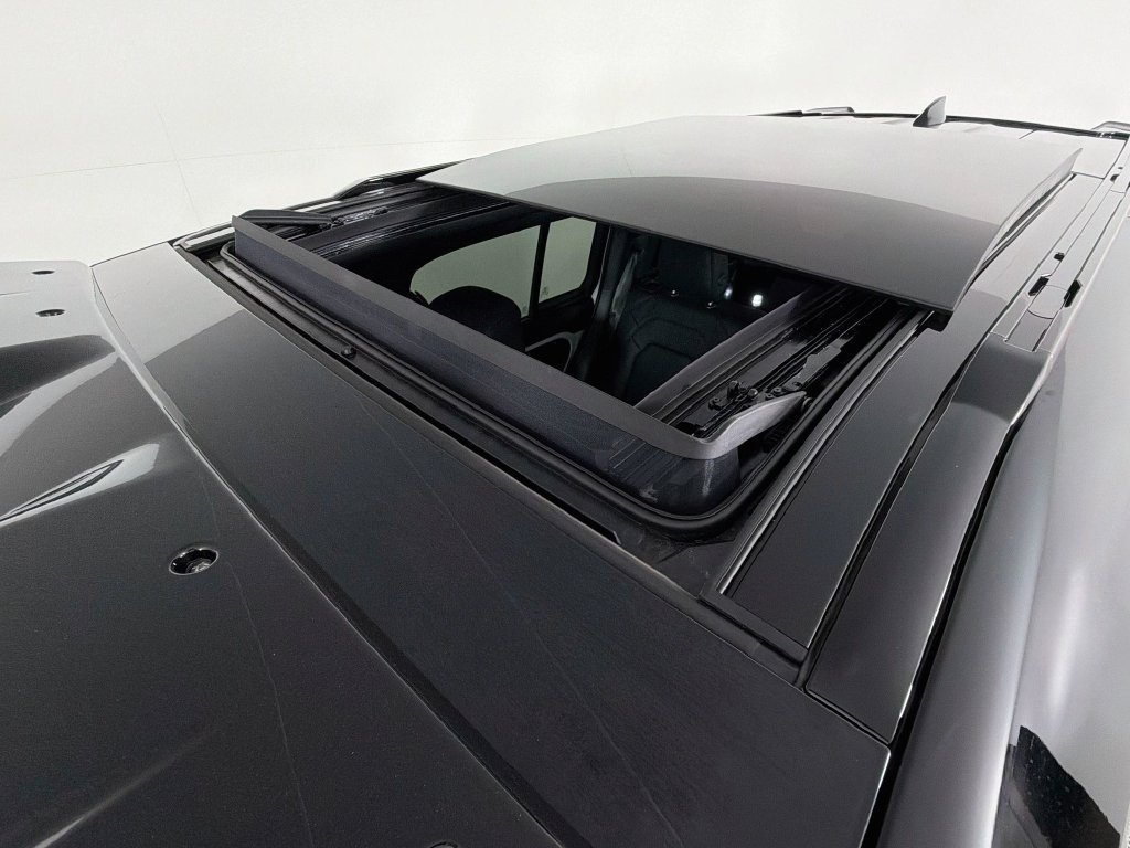 New 2026 Fuji White Land Rover X-Dynamic SE image 23