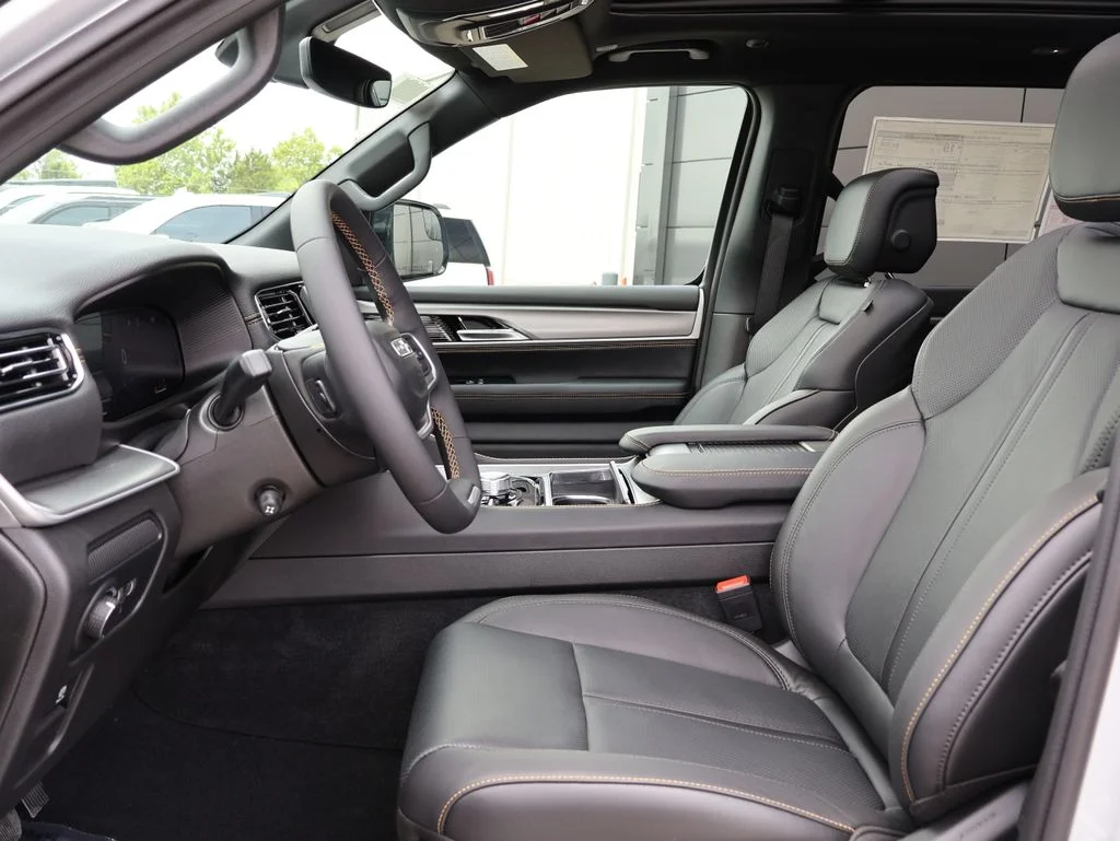 New 2026 Silver-Zynith Exterior Paint Jeep  image 24