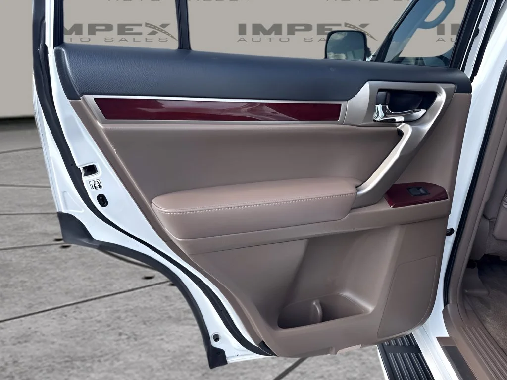 Used 2019 White Lexus 460 image 29