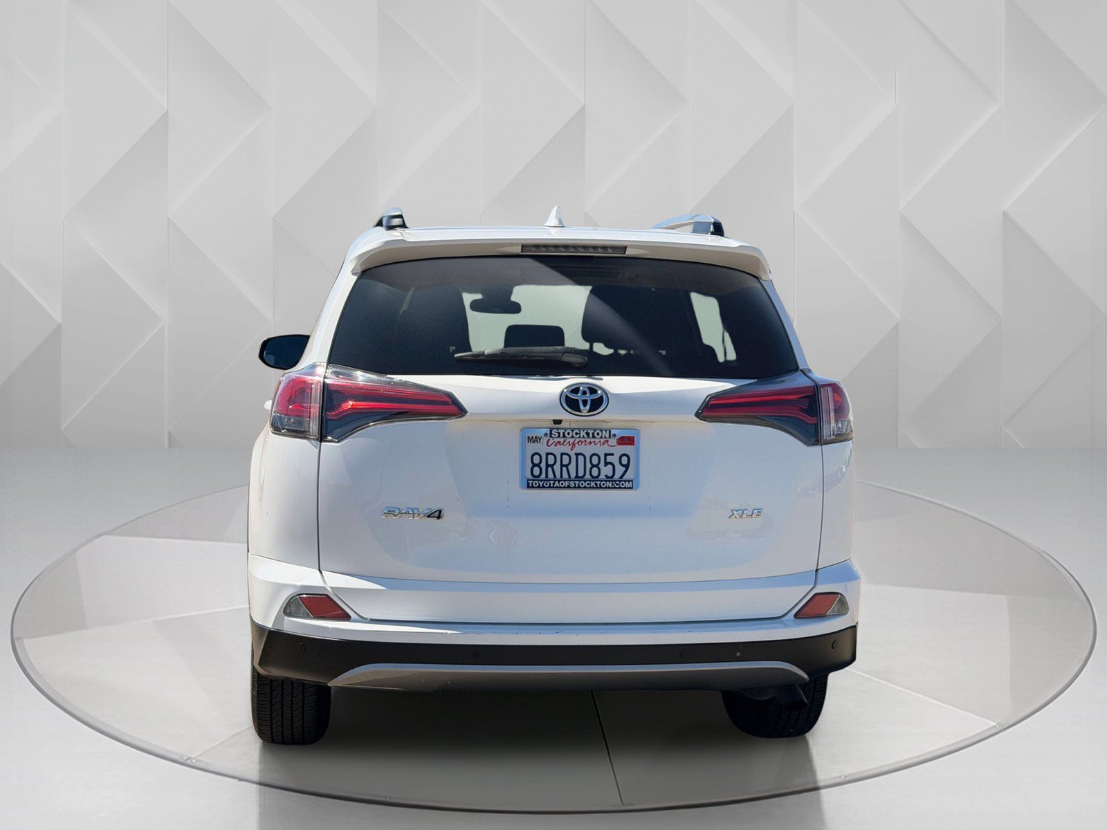 Used 2017 Super White Toyota XLE image 4