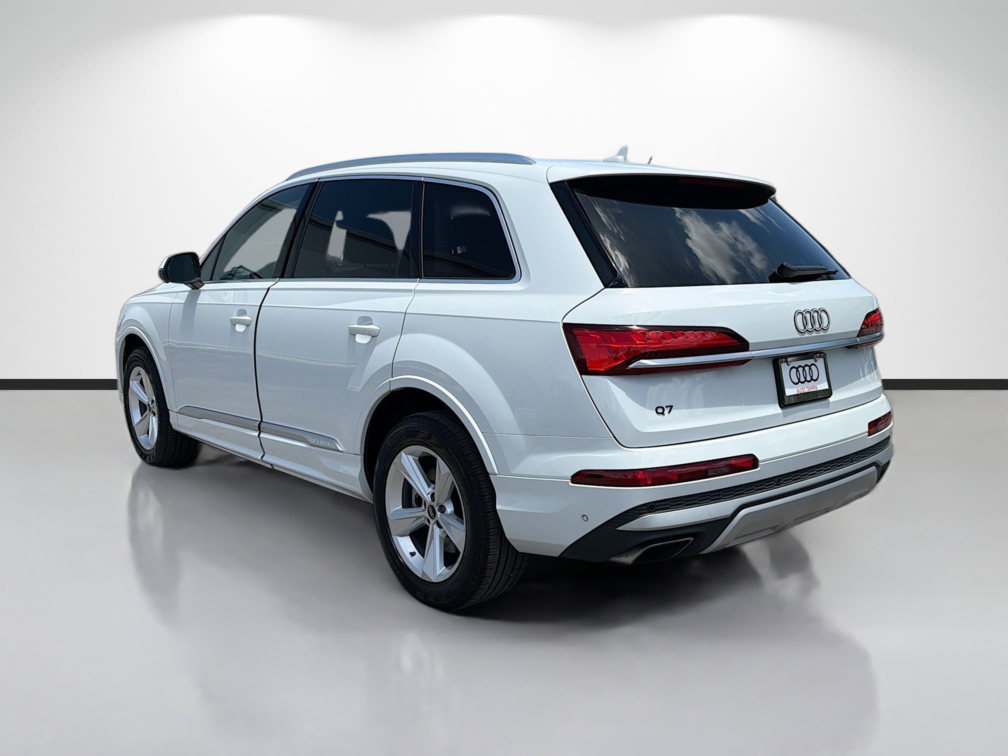 Used 2025 Glacier White Audi Premium image 5