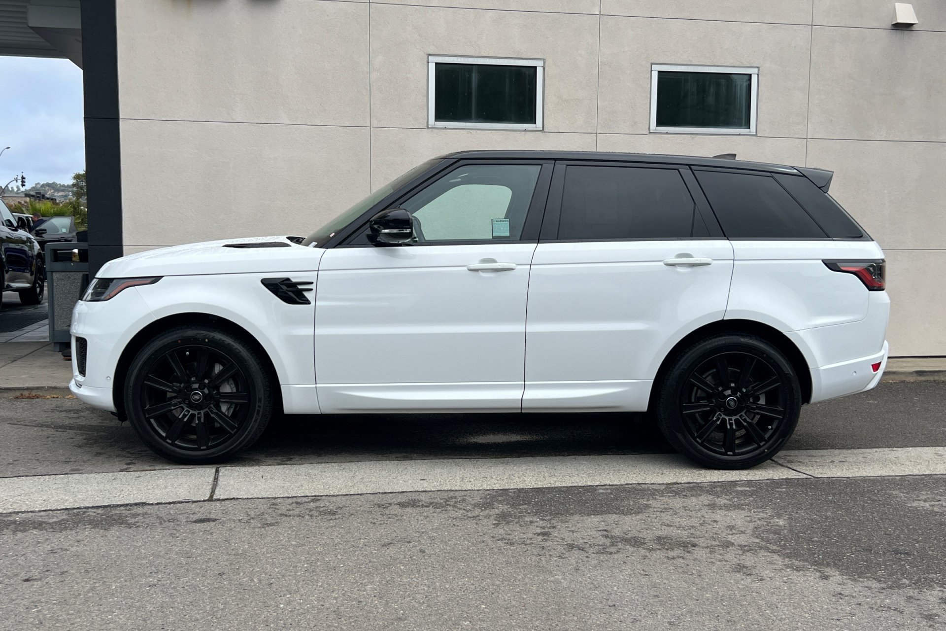Used 2022 Fuji White Land Rover HSE Silver Edition image 5