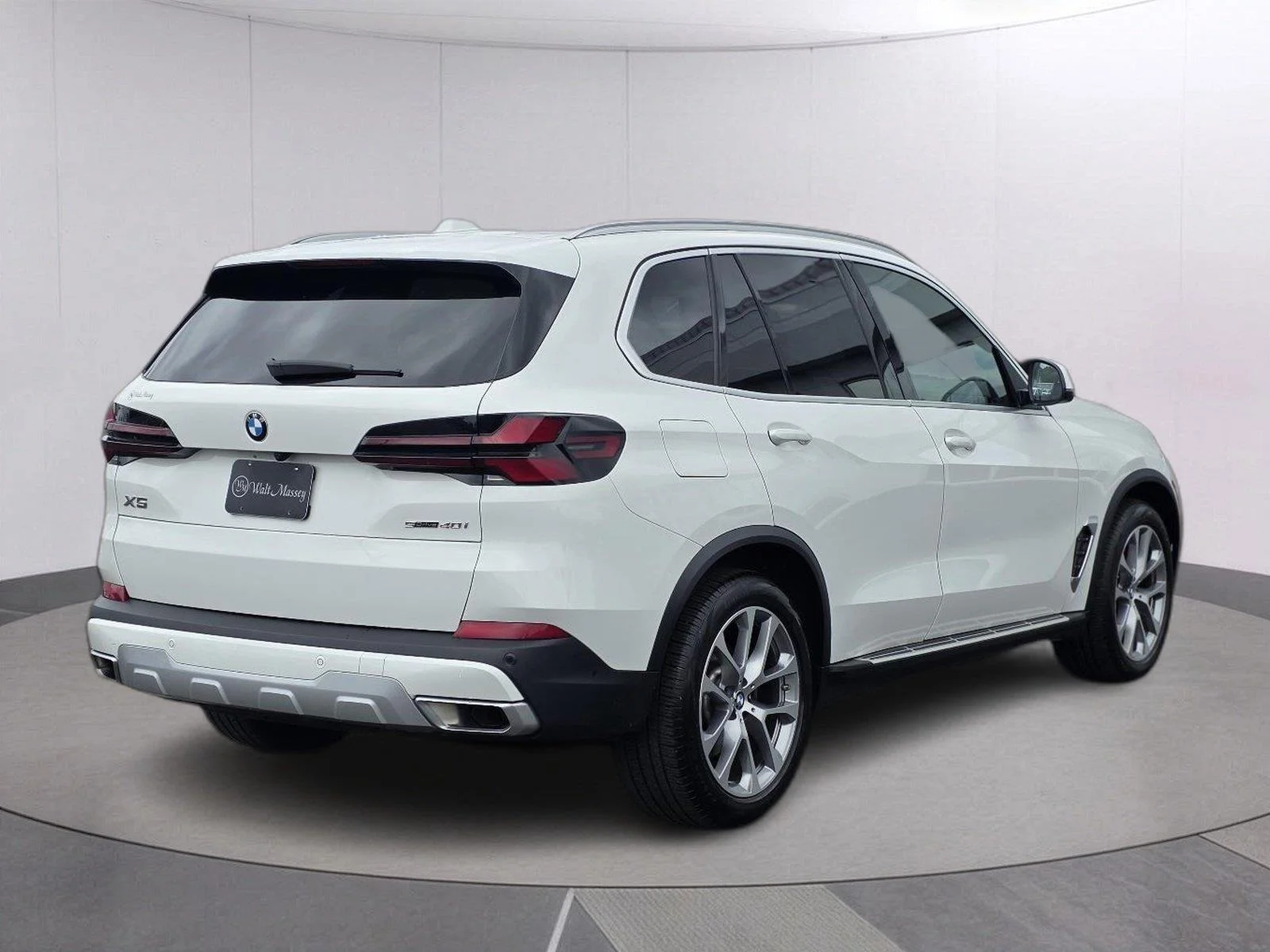 Used 2026  BMW sDrive40i image 5