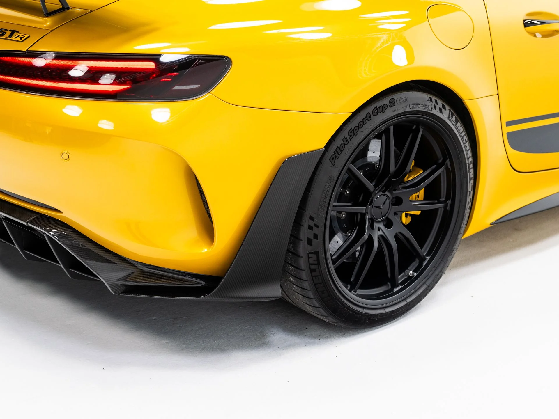 Used 2020 AMG Solarbeam Yellow Metallic Mercedes-Benz R image 24