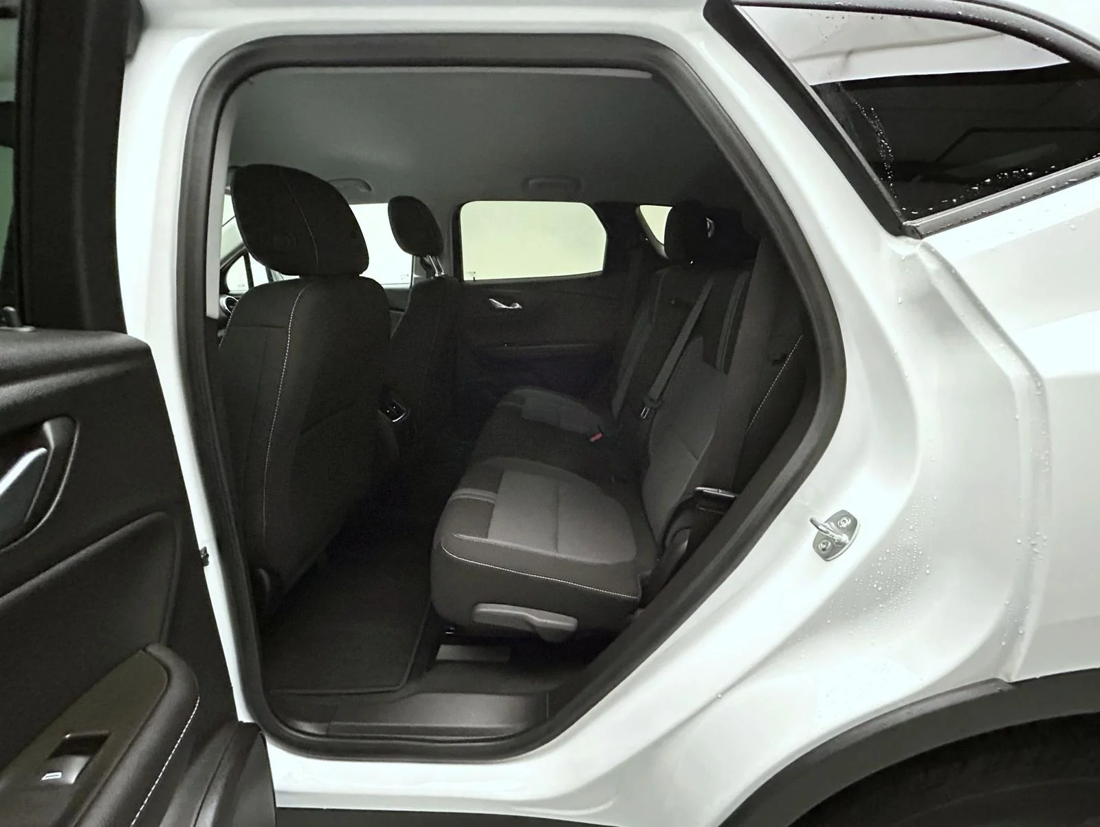 Used 2025 White Chevrolet LT image 19