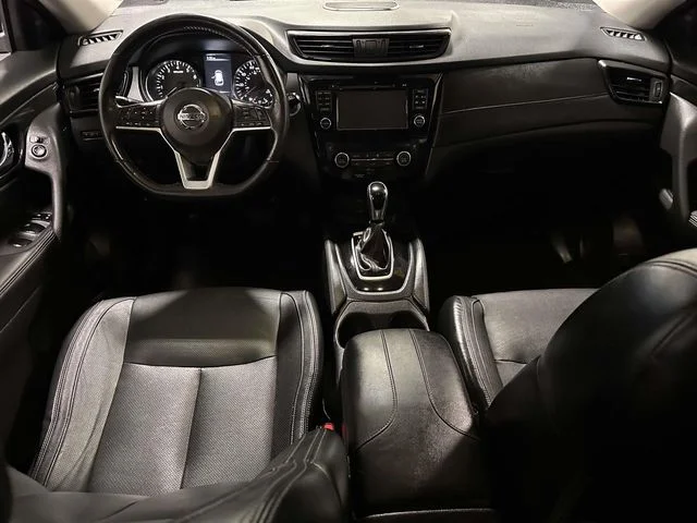 Used 2017 Magnetic Black Nissan SL image 18