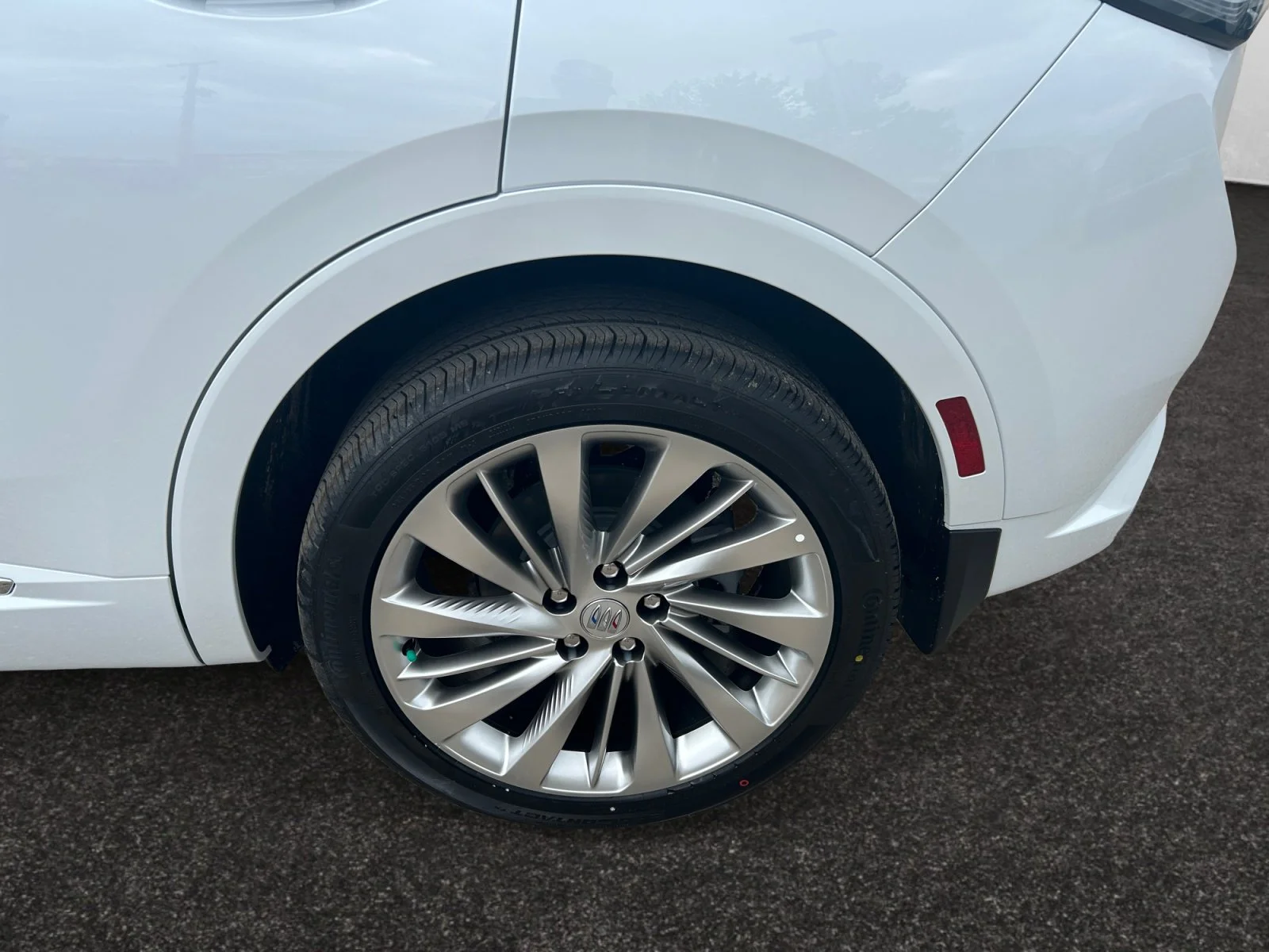 New 2026 Iridescent White Tricoat Buick Avenir AWD image 9